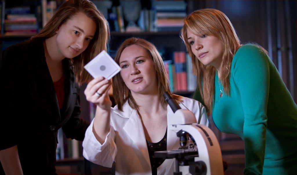 Chemistry Alumni Jamie Meegan, Rebekah Duncan, and Julia Nell