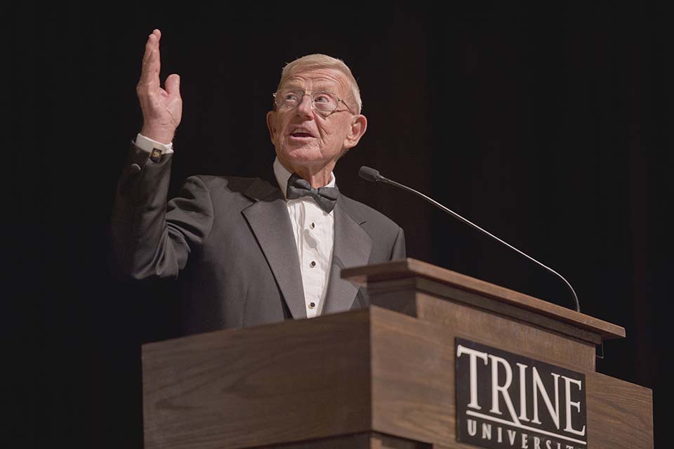 Lou Holtz speaks at Scholarship Gala