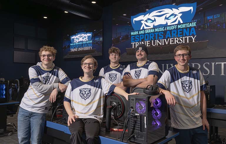 Trine Overwatch Gold team - five students